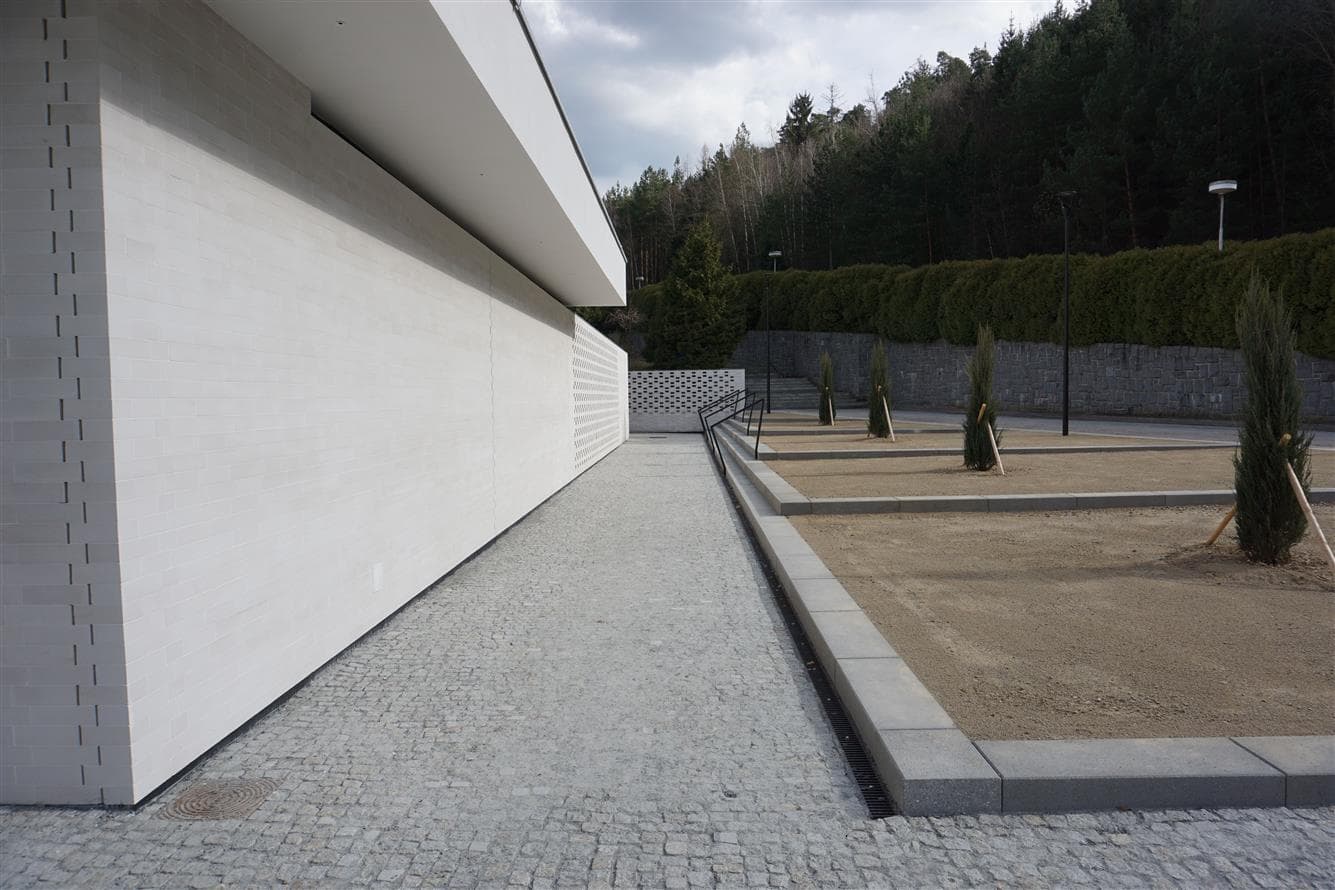 Žulové kostky, chodníček