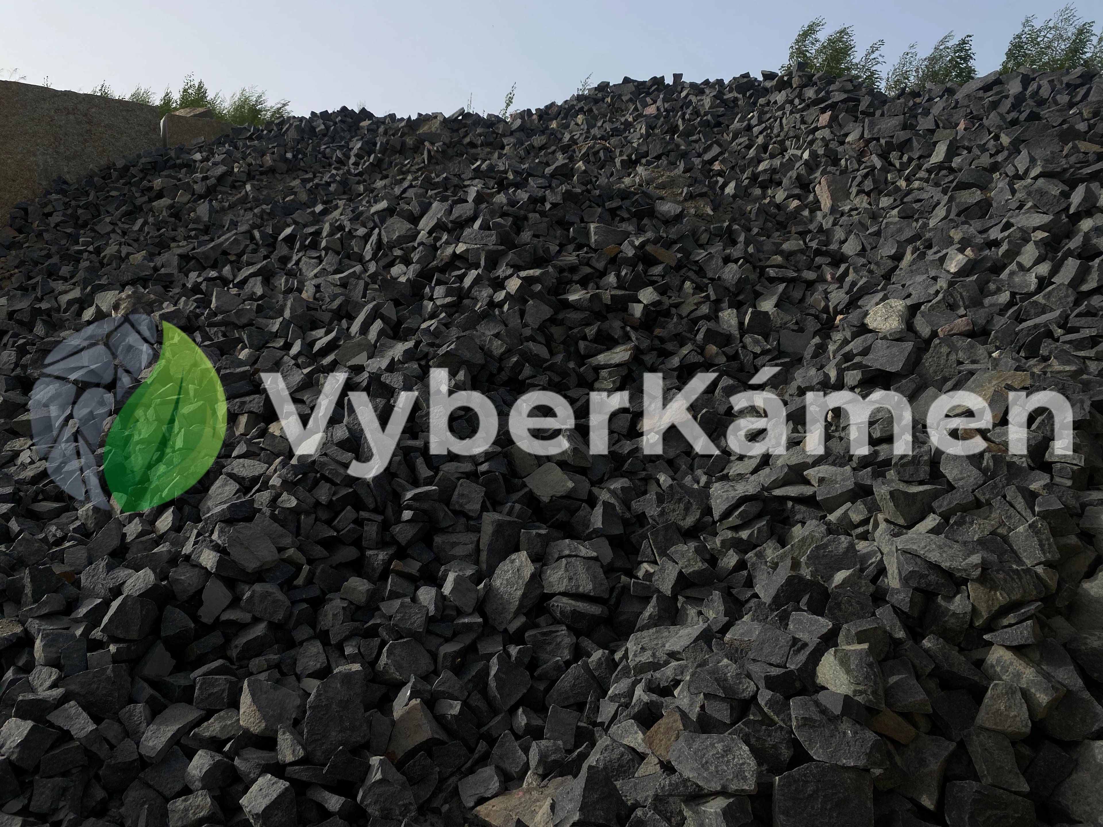 černé žulové dlažby, odseky