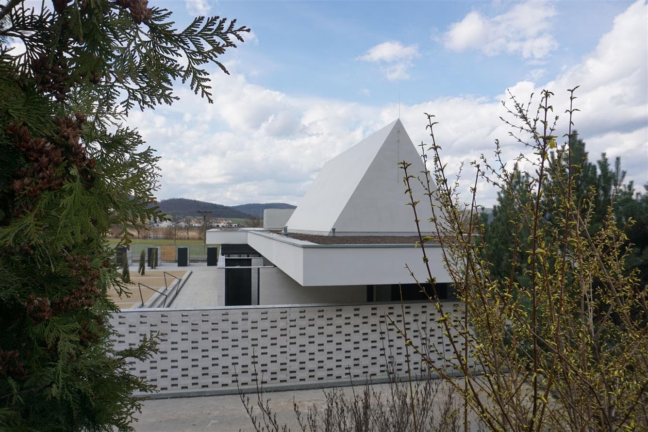 Hřbitov Tišnov - Přírodní kámen reference