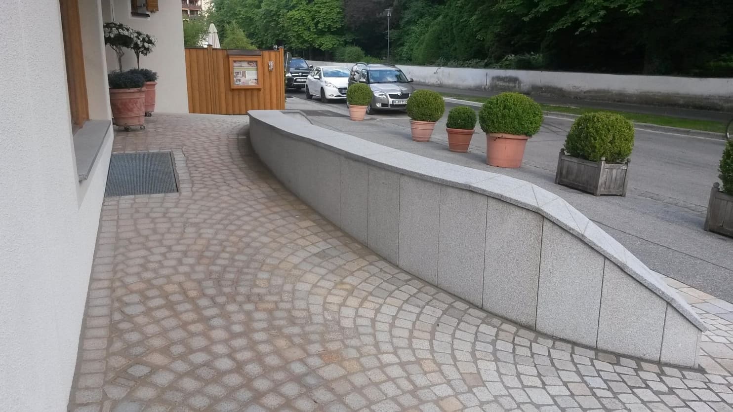 U rodinného domu v Bad Tölz, Německo