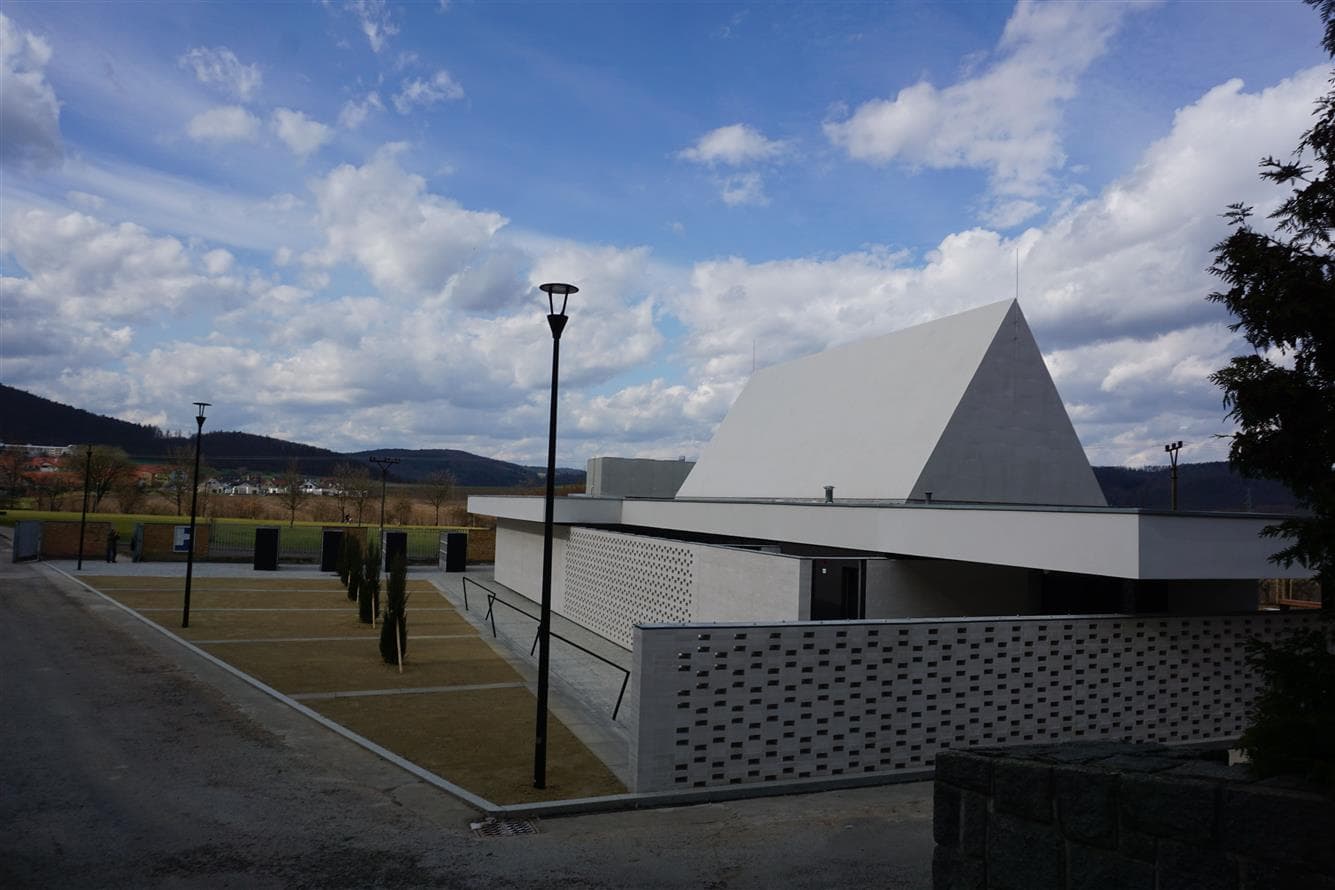 Venkovní dlažby, kamenné obrubníky (reference)