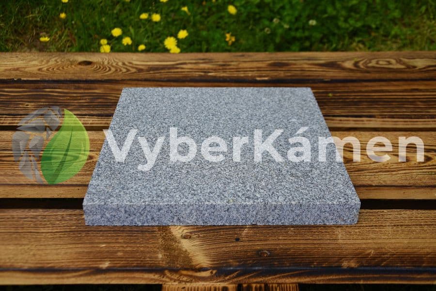 Žulová formátovaná dlažba, tmavě šedá jemnozrnná