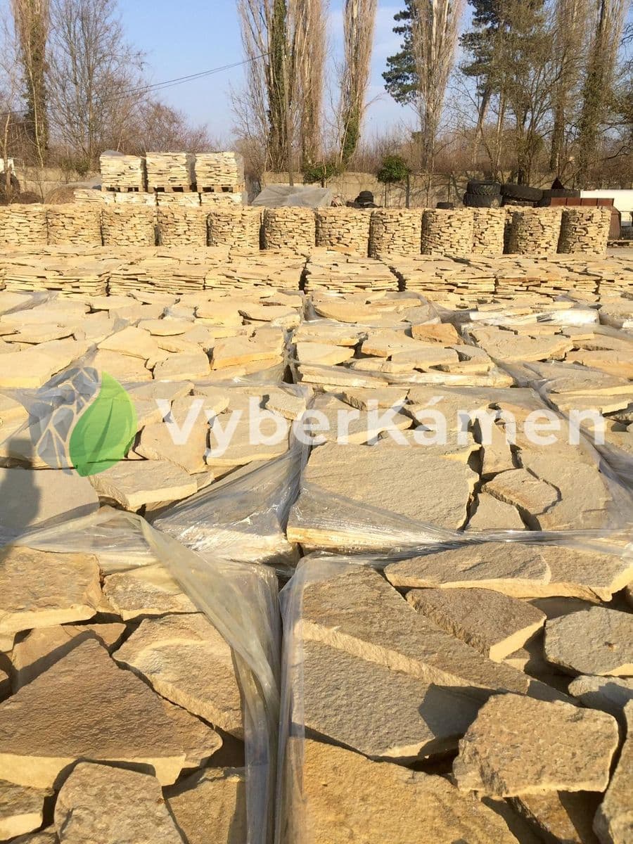 Pískovcové šlapáky béžovo-okrové, jemnozrnné