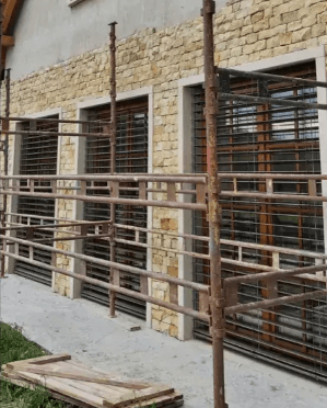 Kyklopsky obkad, pískovec