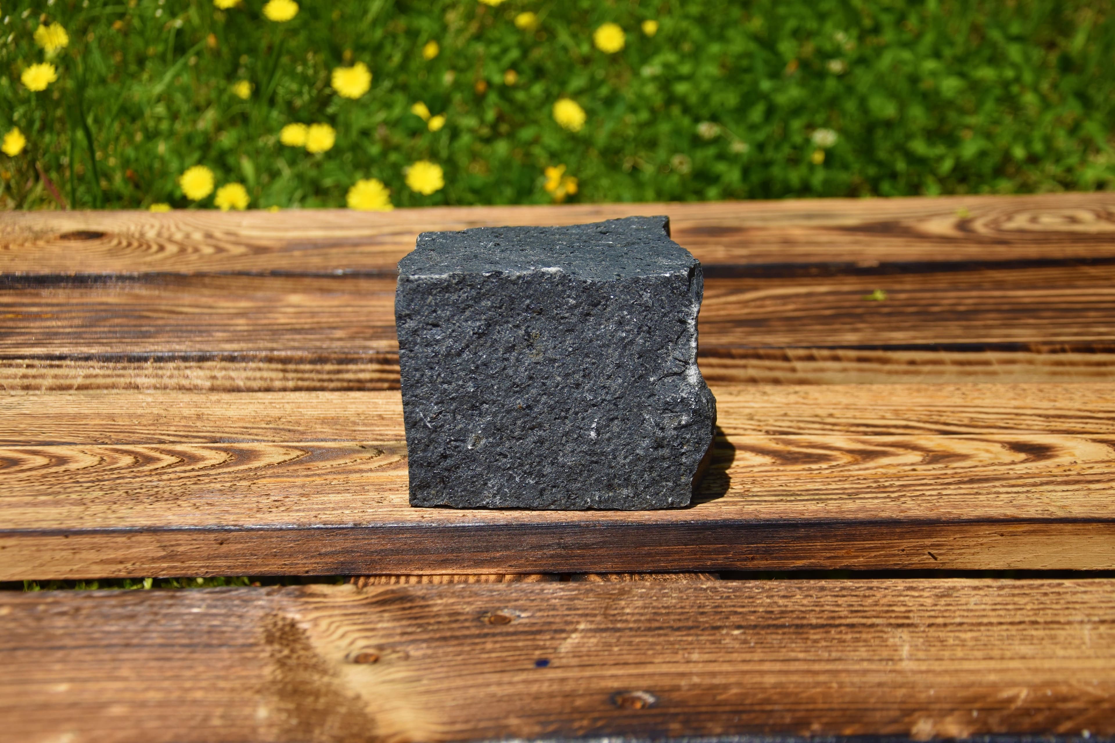 Čedič: Všestranný a odolný přírodní materiál